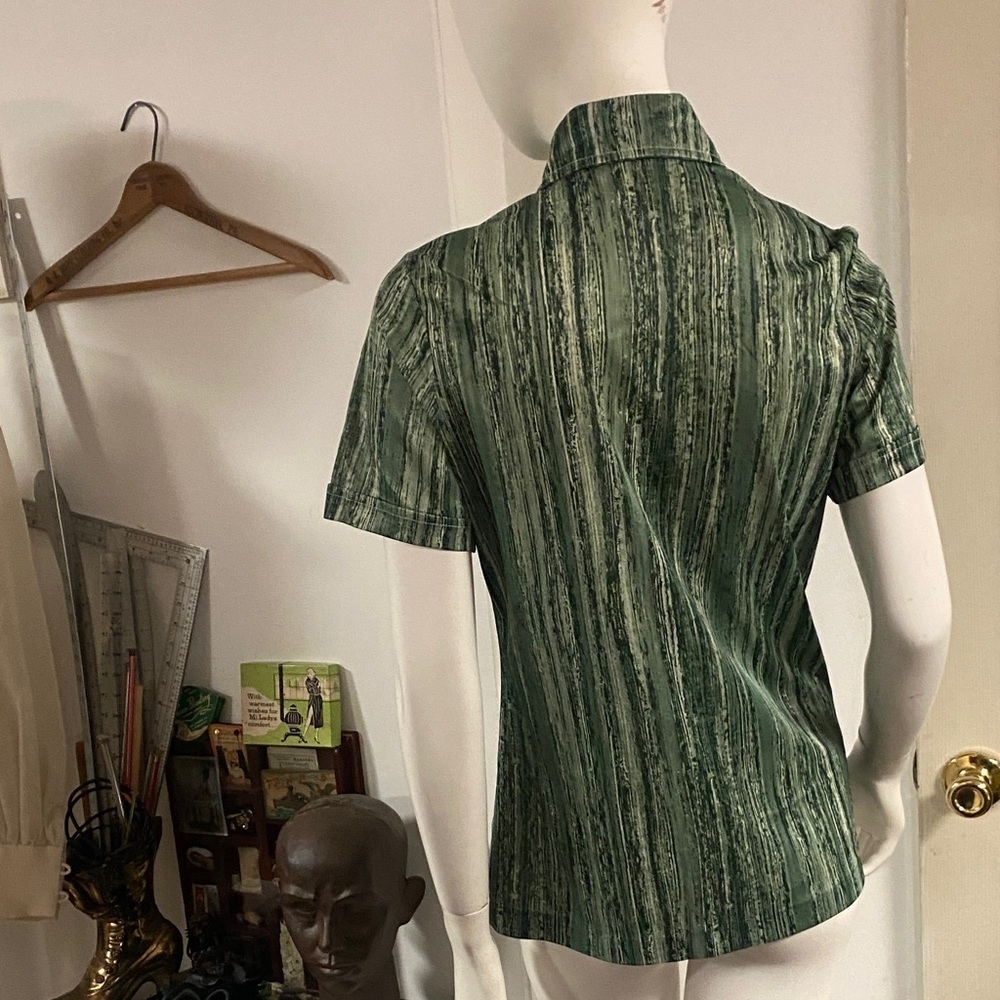 Perception Directions 70s Green Striped Dagger Collar Top - Picture 6 of 8